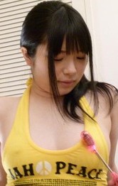 Hina Maeda squirts from her pussy from a japanese dildo