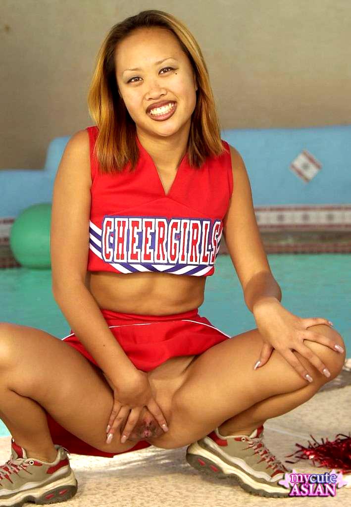 Amateur Cheerleader Showing Pussy