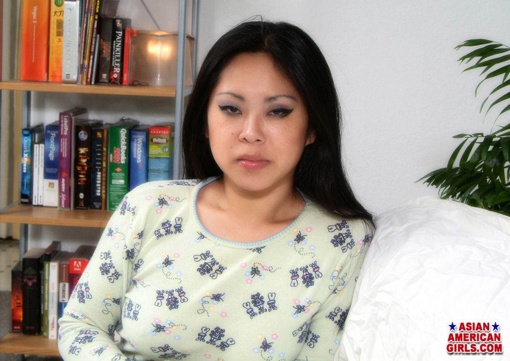 Asian American Girl Miki wants you to see her naked! 