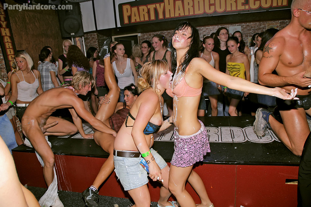 Hardcore Party Drunk Sex - Partyhardcore Massive Party Drunk Teenage Babes Drilled