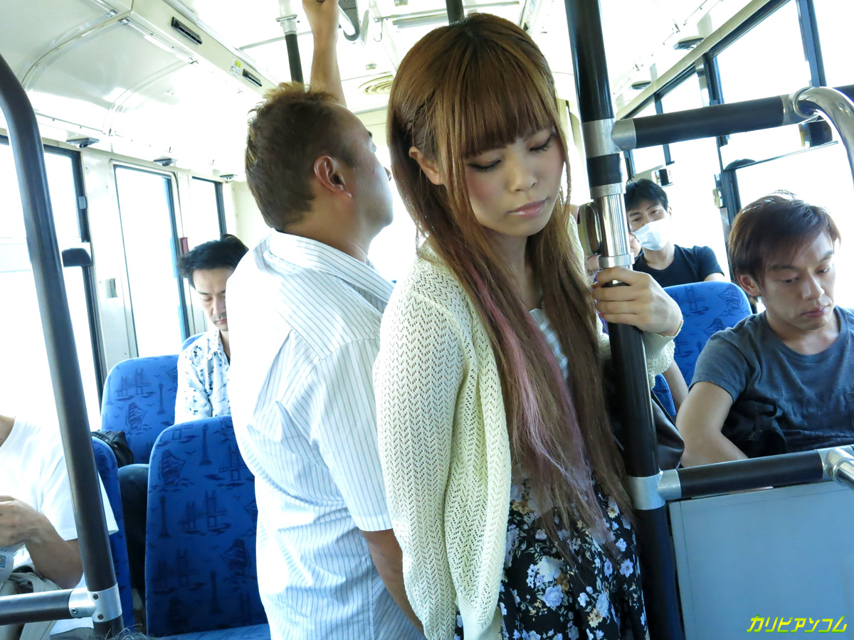 сексуальная азиатка в автобусе фото 115